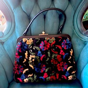 Vintage black floral tapestry carpet bag purse! Great shape! 9.5x12